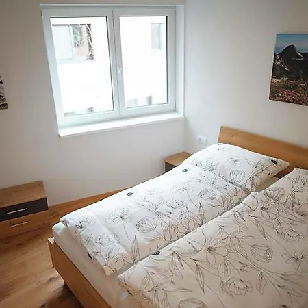 Premium Monterra